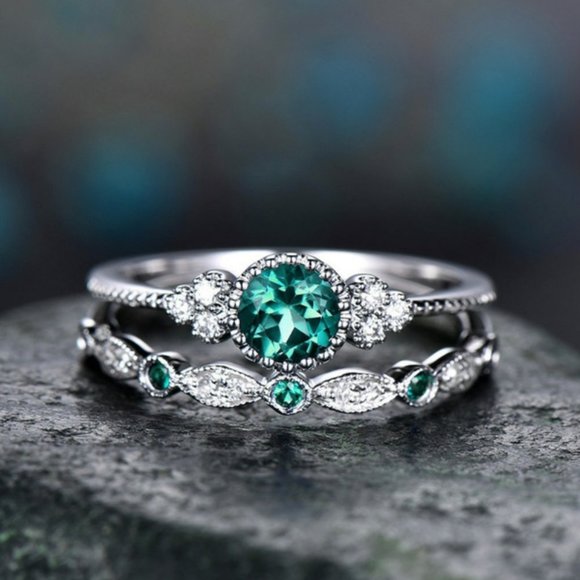 💎NWT Emerald ring set (2 piece) - Picture 1 of 4